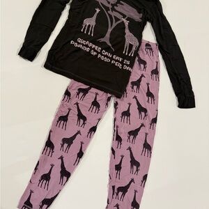 Kickee Pants Giraffe Print Pajama Set- top is marked 10 bottoms marked 8. Euc.